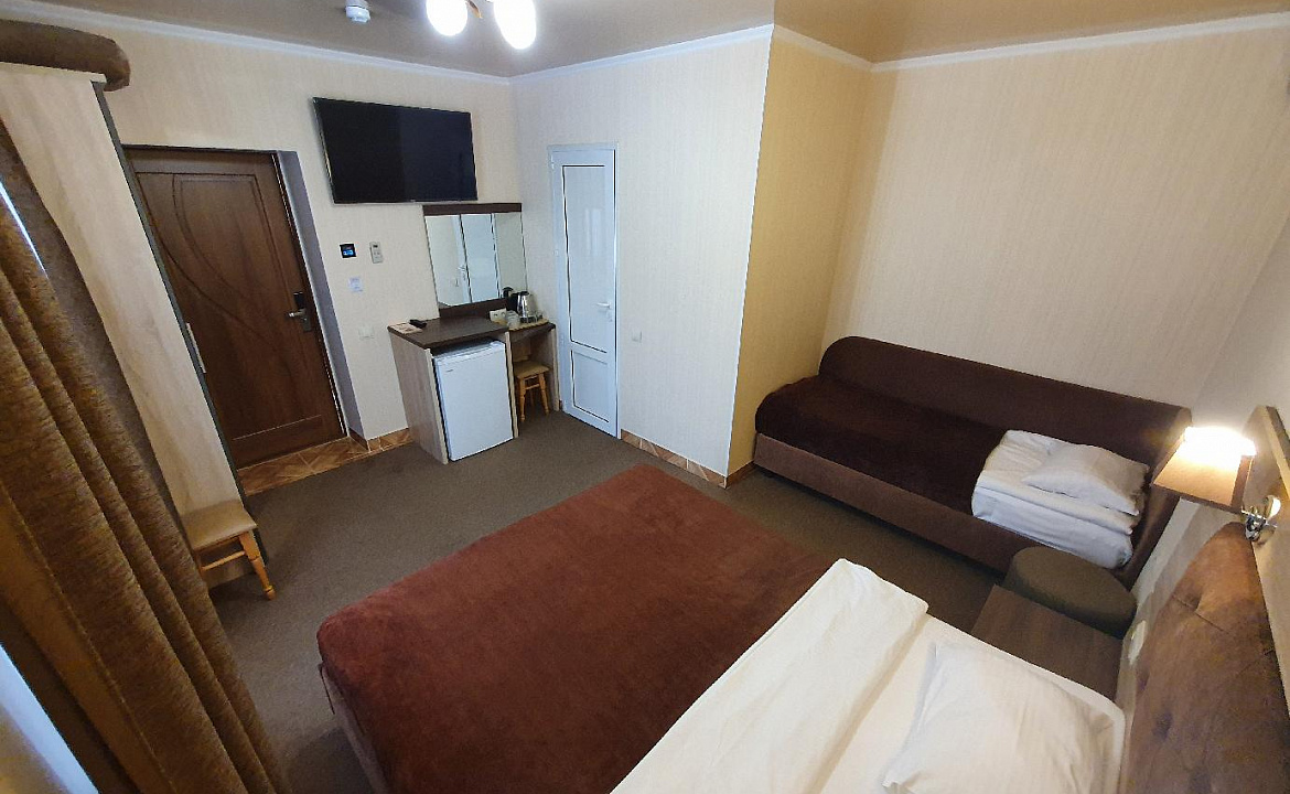 3-х местный стандарт. Отель Золотой **. Саки