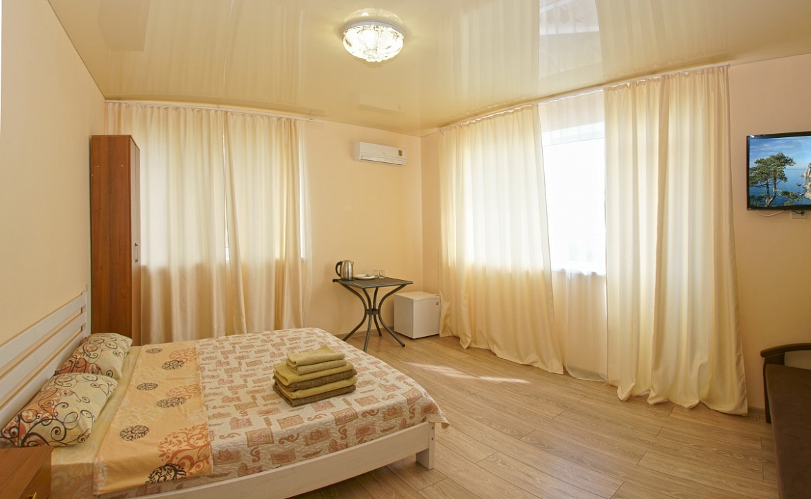 ДВУХМЕСТНЫЙ УЛУЧШЕННЫЙ ЮГ С БАЛКОНОМ. Отель "Ягуар". Гурзуф