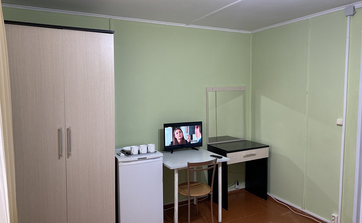 ТРЁХМЕСТНЫЙ . Гостевой дом АКВАТОРИЯ . Кучугуры