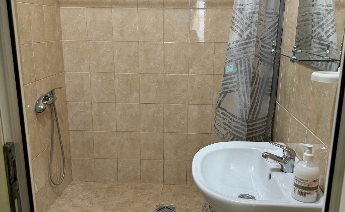 Семейный 3-х комнатный 1 этаж. Гостевой дом "Пантера". Гагра