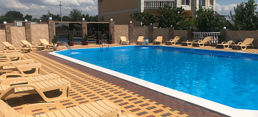 Отель У Моря с бассейном