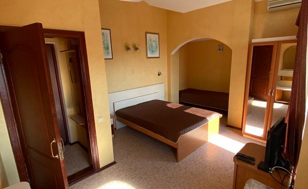 Полулюкс 4х местный. Вилла "Ренессанс". Кореиз