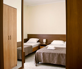 3х местный стандарт. Гостиница Ласточкино гнездо. 