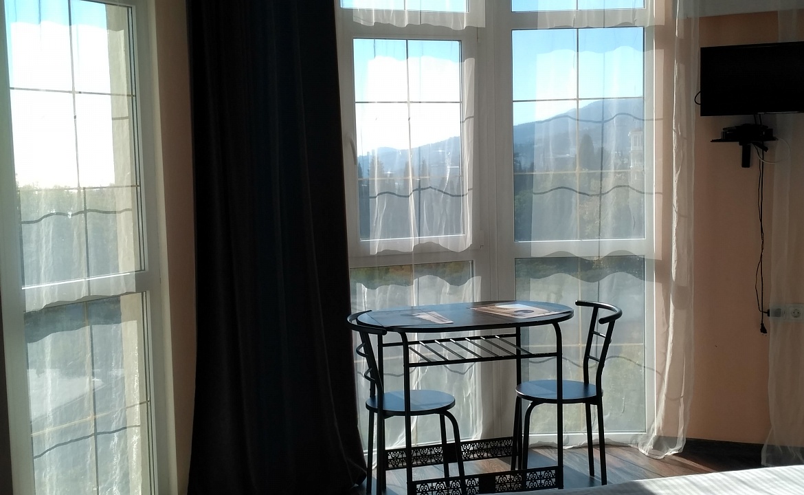 Круглый видовой номер. Отель Апарт отель "Дуэт". Ялта