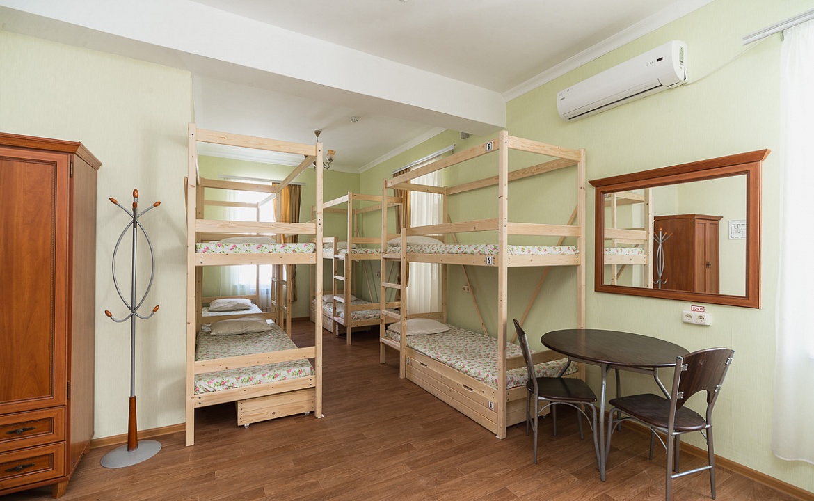 Общий 12-местный. Хостел Ялтакурорт. Ялта