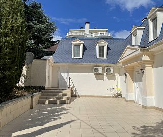 Дом 2-этажный. Гостевой дом "Ялта-Ливадия". 