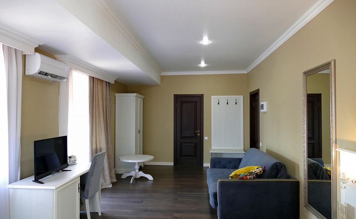 Улучшенный двухместный с балконом. Отель «Абаата». Гагра