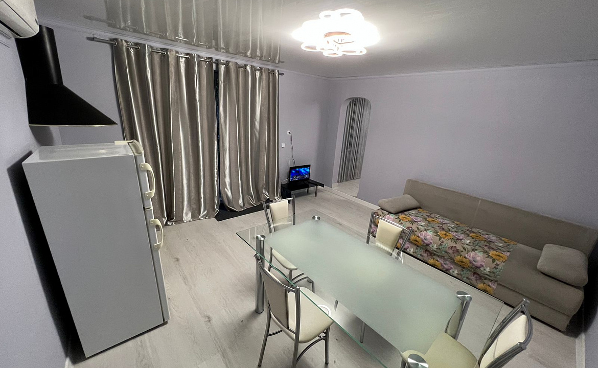 Апартаменты-студия на втором этаже. Частный сектор Buffalo . Сухум