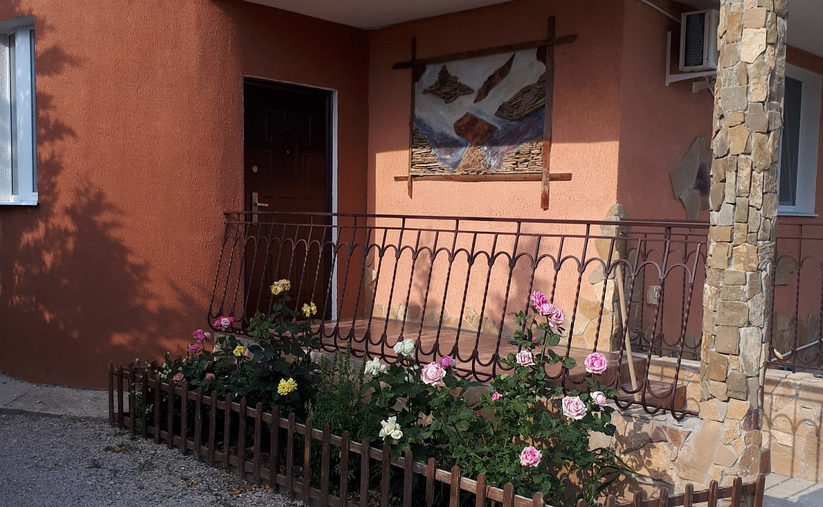 Гостевой номер 1. Гостевой дом Iron Lion. Крым - частный сектор