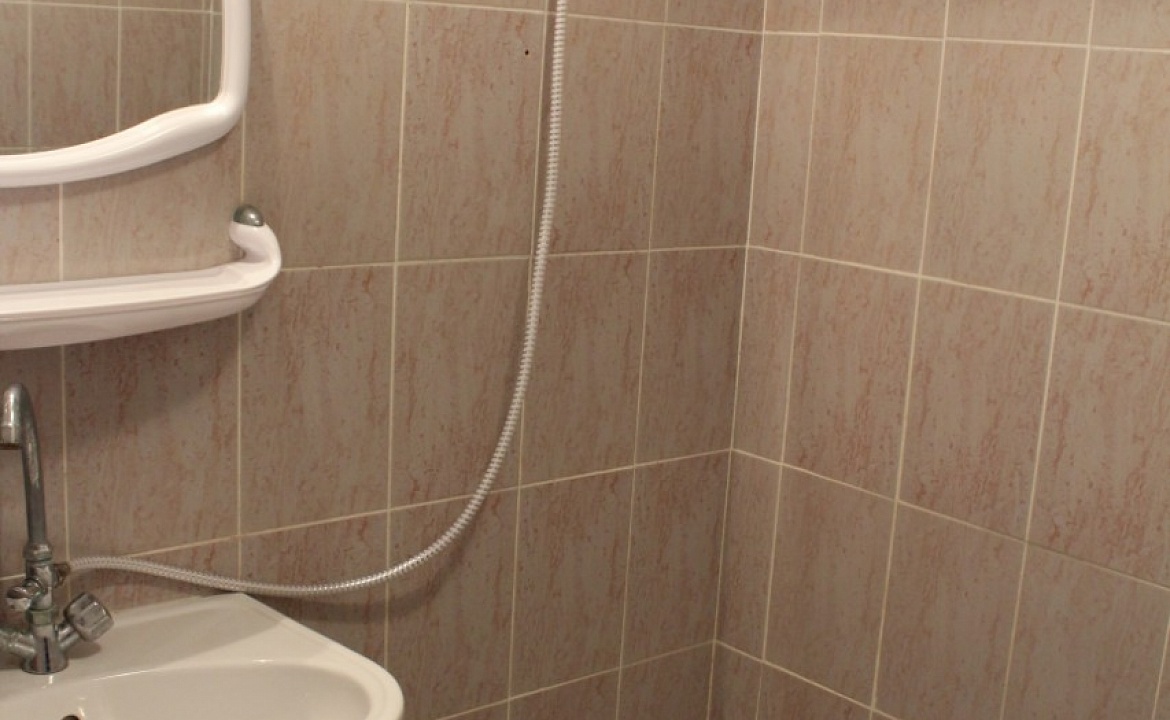 Трехместный двухкомнатный стандарт. Гостиница Магас. Заозерное