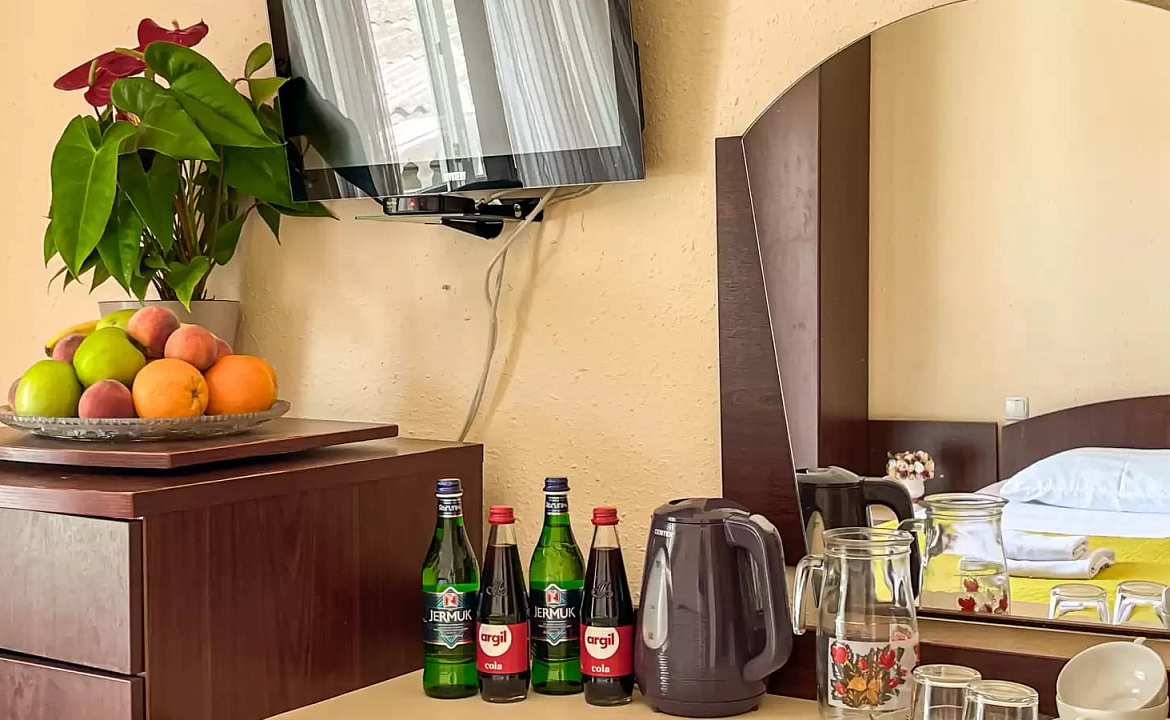 2-х местный полулюкс с двухспальной кроватью. Мини-отель "Ардо". Анапа