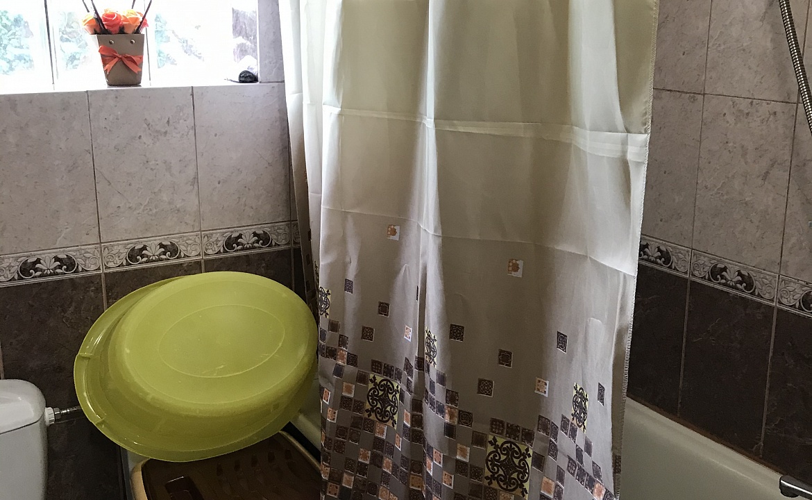 Апартаменты . Гостевой дом Алмаз . Ейск