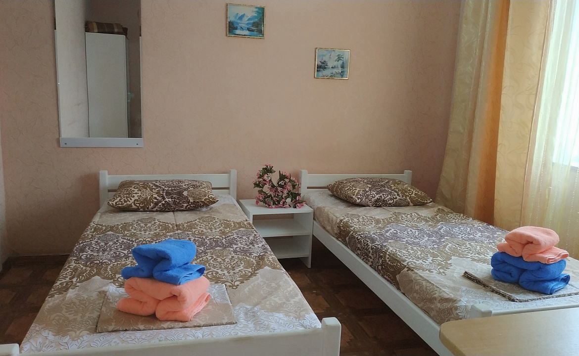 4-местный 2-комнатный номер Стандарт с балконом. Гостиница Лагуна. Крым - частный сектор