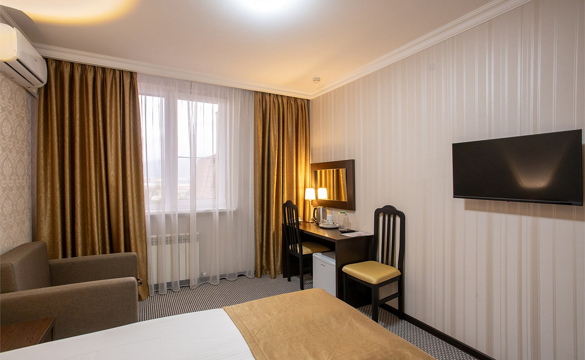 Стандартный с двумя односпальными или одной двуспальной кроватью. Отель «Фаворит». Геленджик