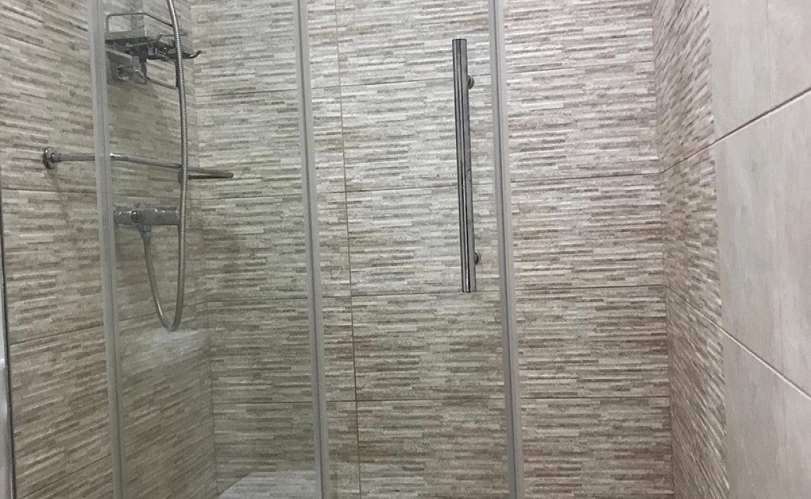 Двухкомнатные апартаменты. Квартира в многоквартирном доме Апартаменты "Кедр". Ялта