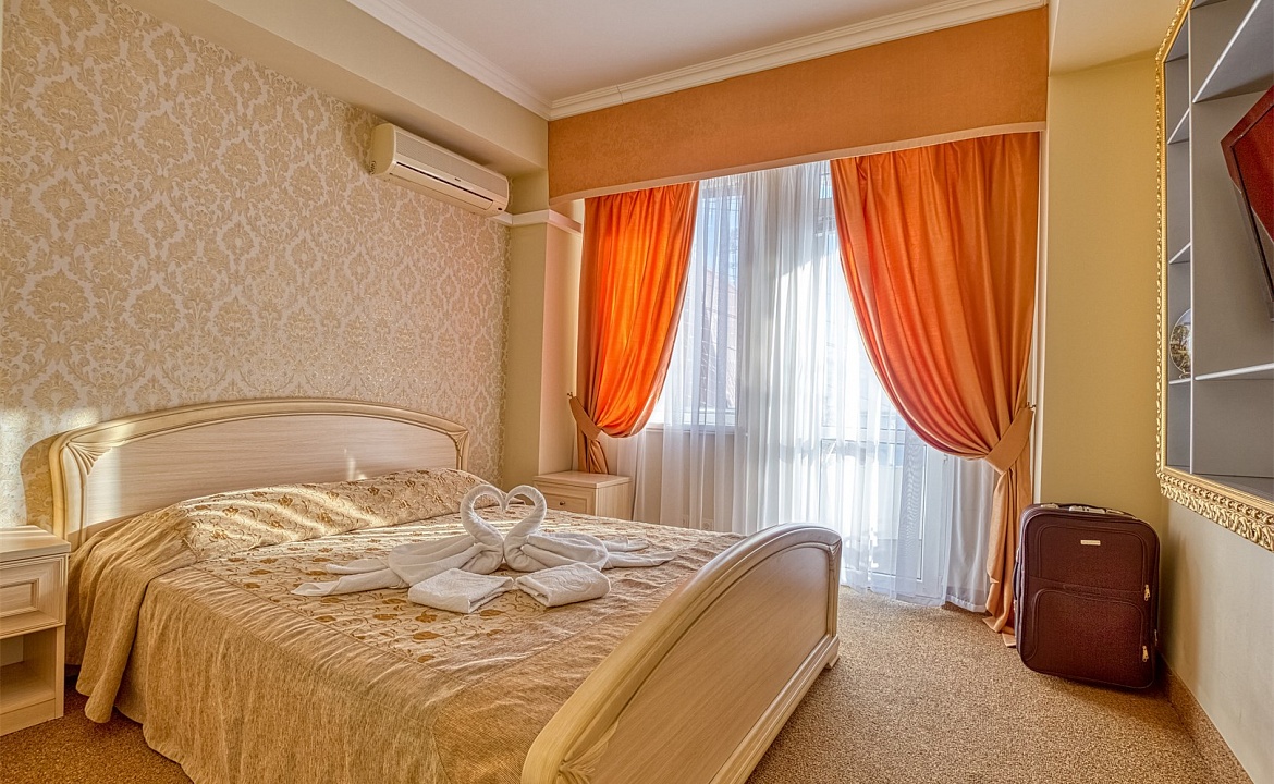 Полулюкс (вид на море). Отель «Интер». Утёс Полулюкс (вид на море). Отель «Интер». Утёс