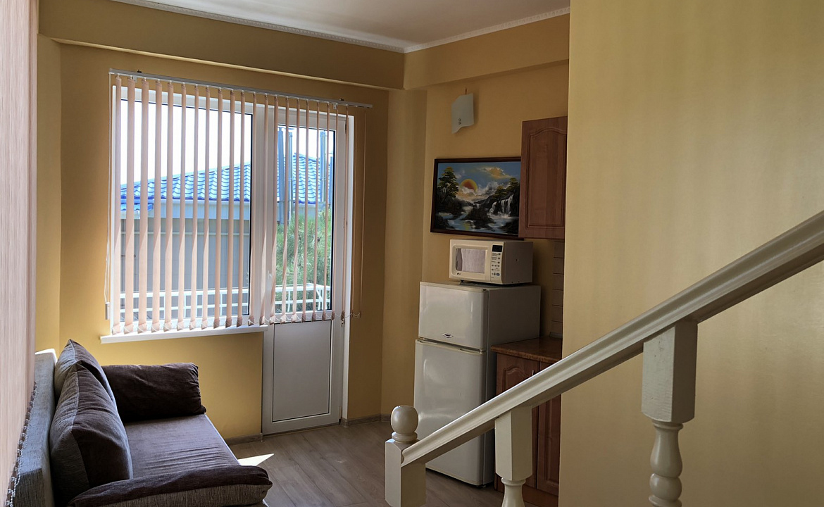 Четырехместный с мини-кухней и балконом. Гостевой дом АнНи. Гаспра