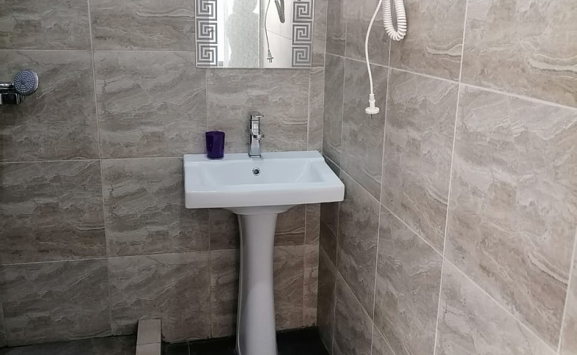 Двухместные апартаменты. Гостевой дом Четыре сезона. Лоо