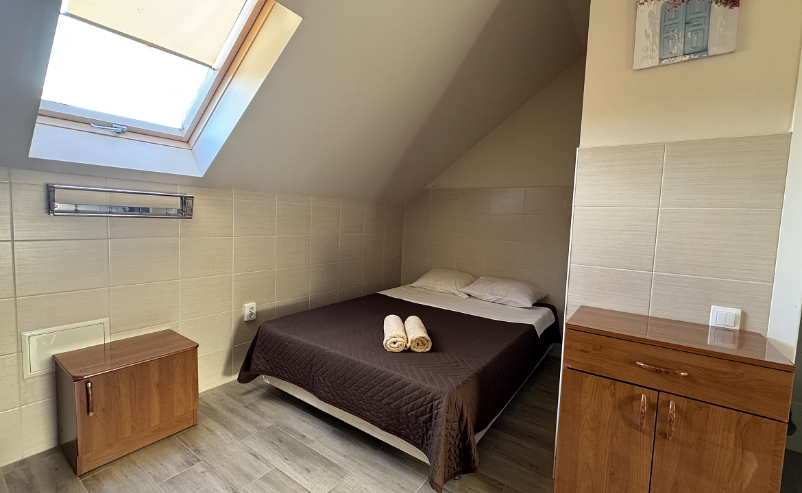 2-х местный номер (мансарда). Гостевой дом «Акварель». Ольгинка