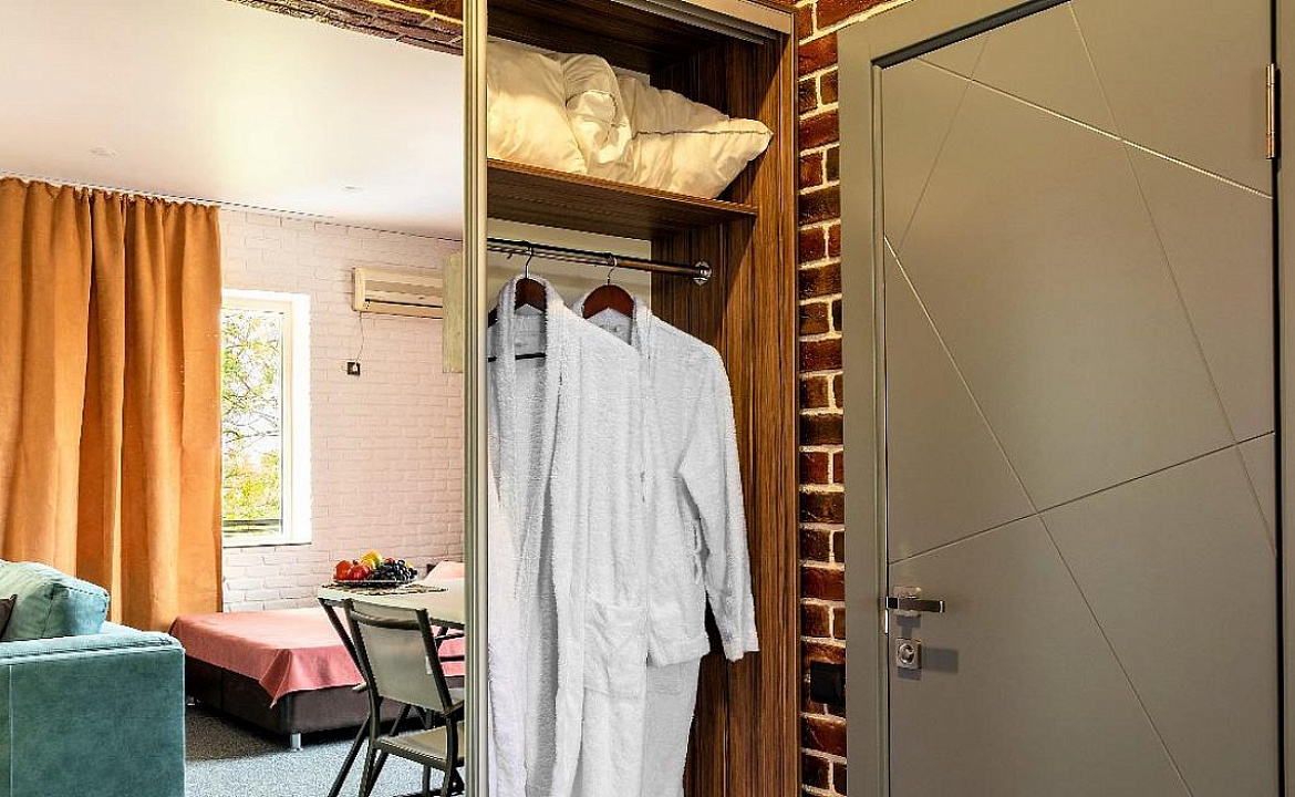 Номер Студио с большой террасой и видом на море. Отель «БРЮТ». Геленджик