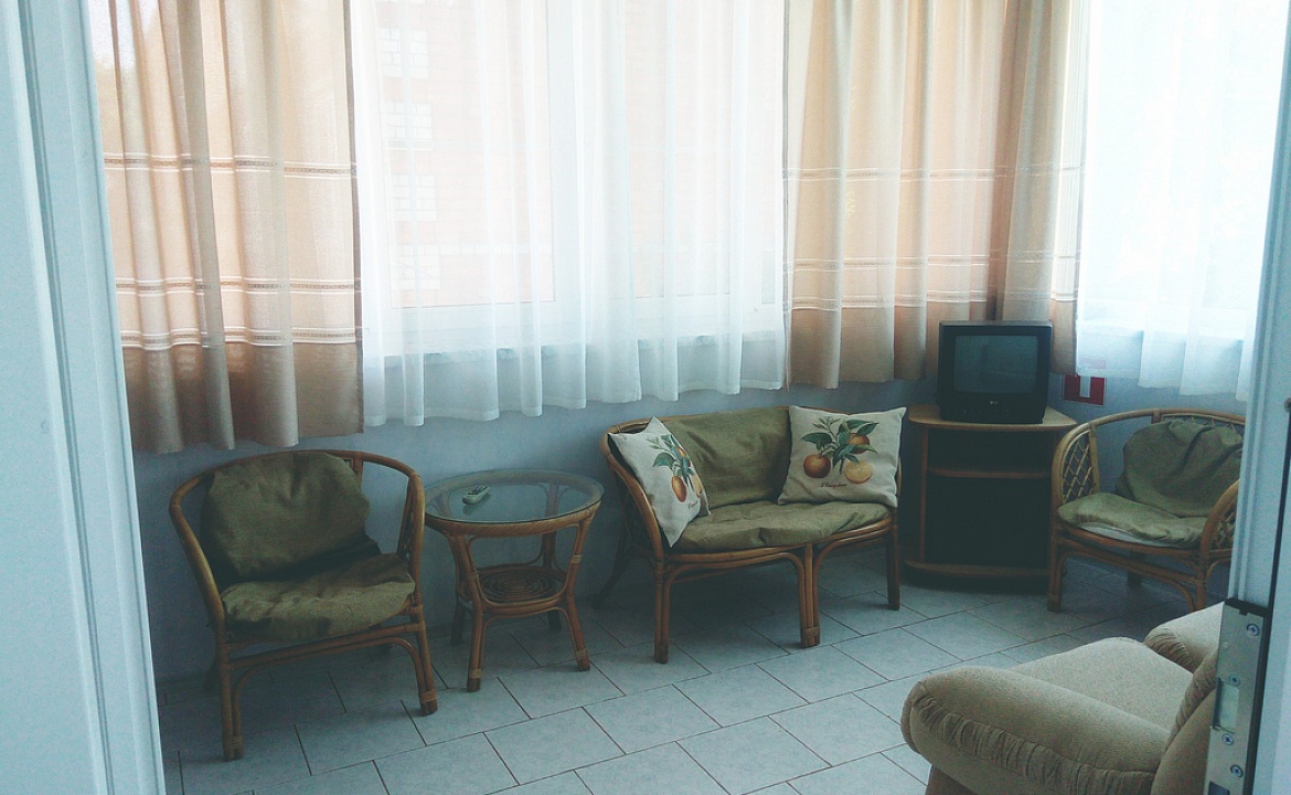 Отдельно стоящий 2-х этажный коттедж. Гостиница Приазовочка. Ейск