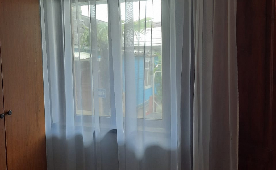 Трехместный удобства на этаже.. Гостевой дом "Галина" . Вишневка