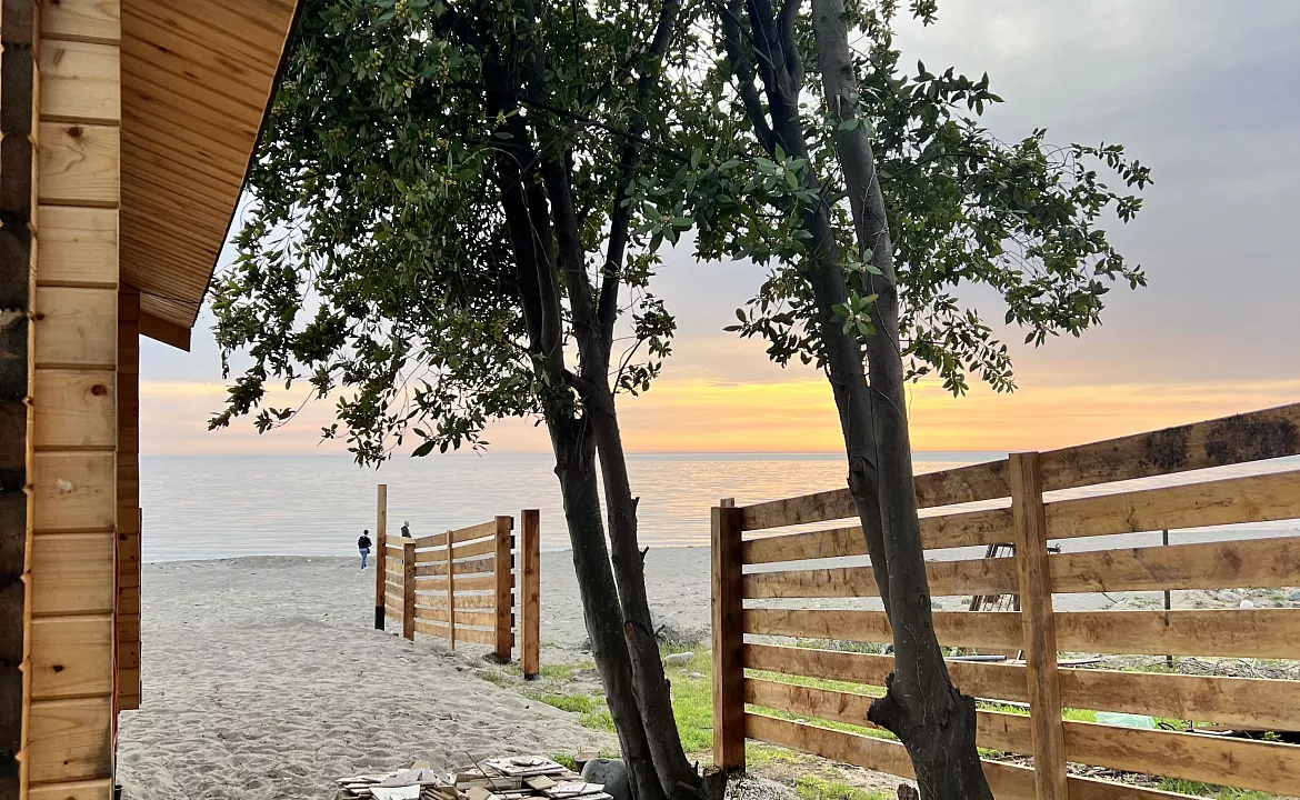 Коттедж. Коттеджи на берегу моря со всеми удобствами . Сухум