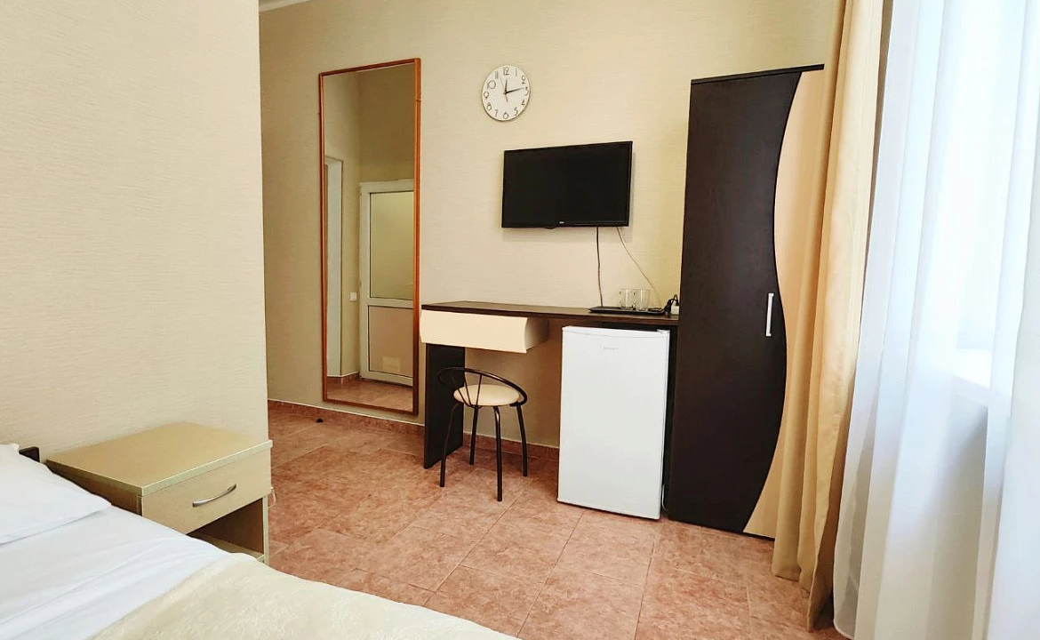 2-х местный номер Стандарт + доп.место без балкона. Гостевой дом "Регион 86" . Адлер