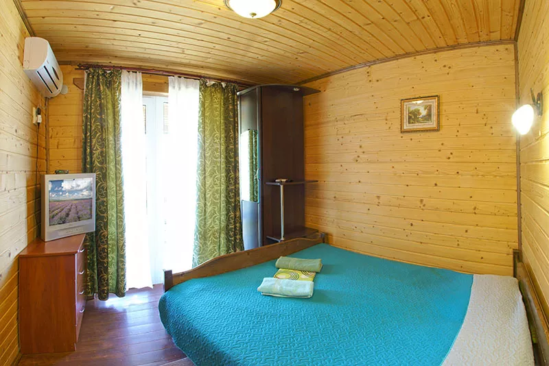 3-местный 2 комнатный с мини кухней. Вилла «Коруна». Алушта