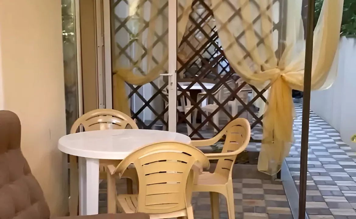   Апартаменты на 4-х человек с собственным двориком. Гостевой дом "МЕЛИС". Дивноморское