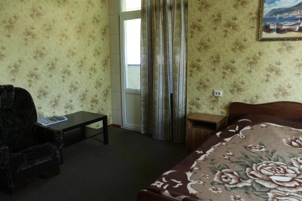 ЧЕТЫРЕХМЕСТНЫЙ С ВИДОМ НА ГОРЫ. Гостевой дом "Сибирячка". Ольгинка