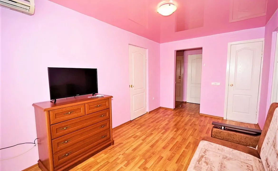 3-х комнатный номер люкс с кухней 6-7 чел . Гостевой дом "Лазурит". Лазаревское