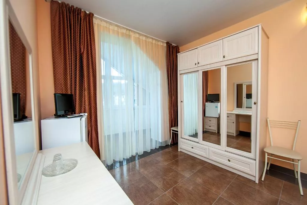 . Гостевой дом "Маяк" - Вардане. Вардане