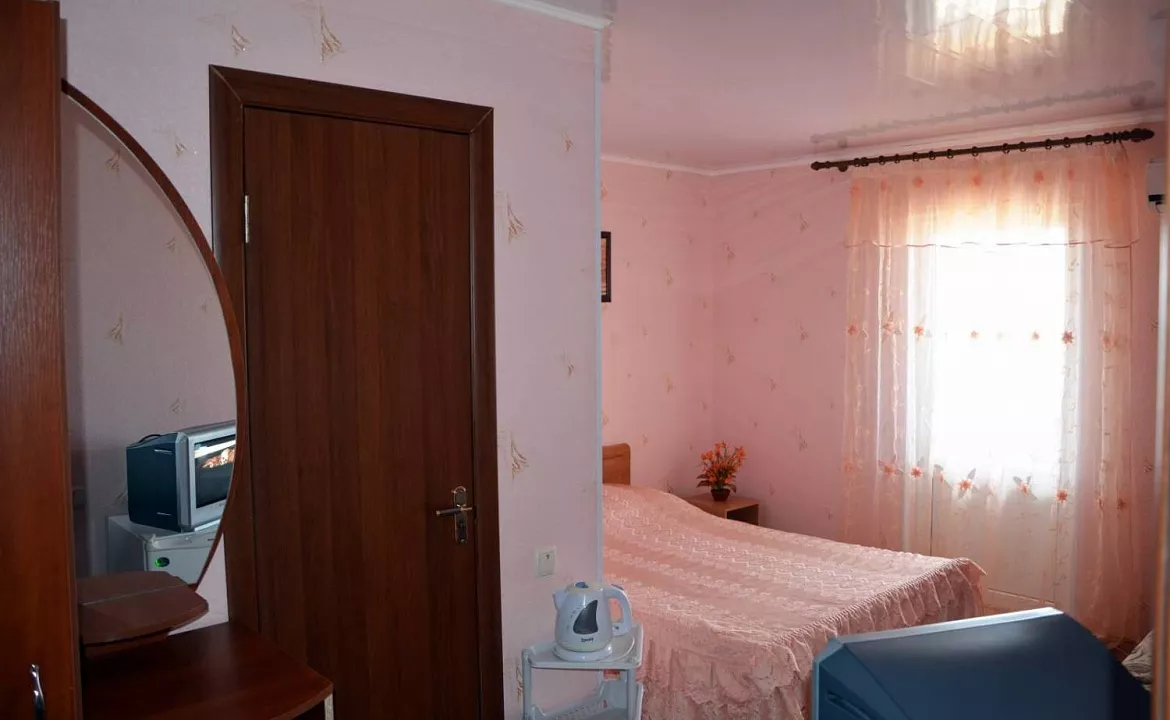 3-х местные номера с кондиционером и видом на море. Мини-отель "КАТЕРИНА". Саки