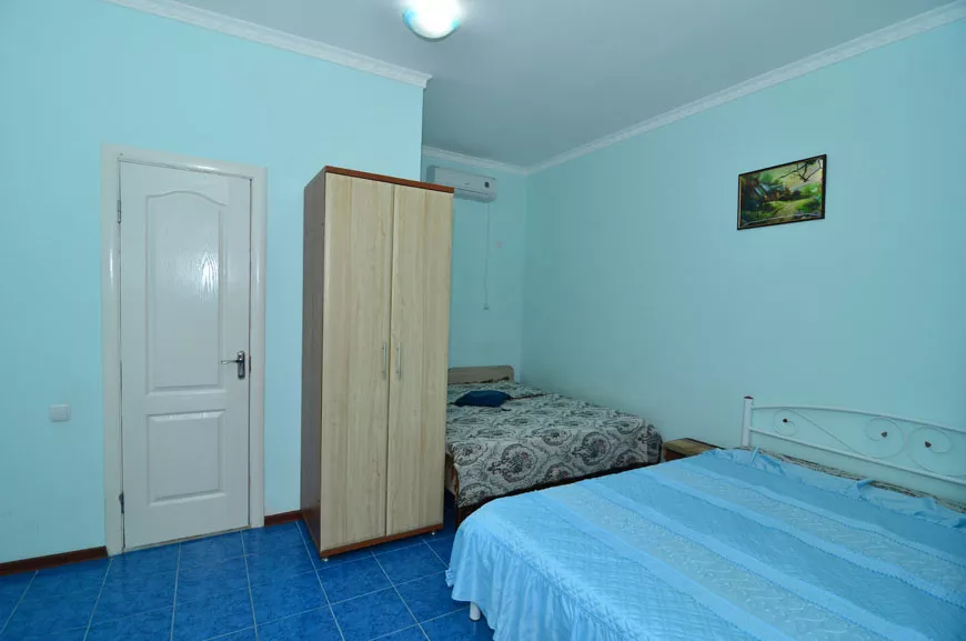 4-местный номер «Бирюзовый». Гостевой дом Гостевой дом «Радуга». Саки 4-местный номер «Бирюзовый». Гостевой дом Гостевой дом «Радуга». Саки