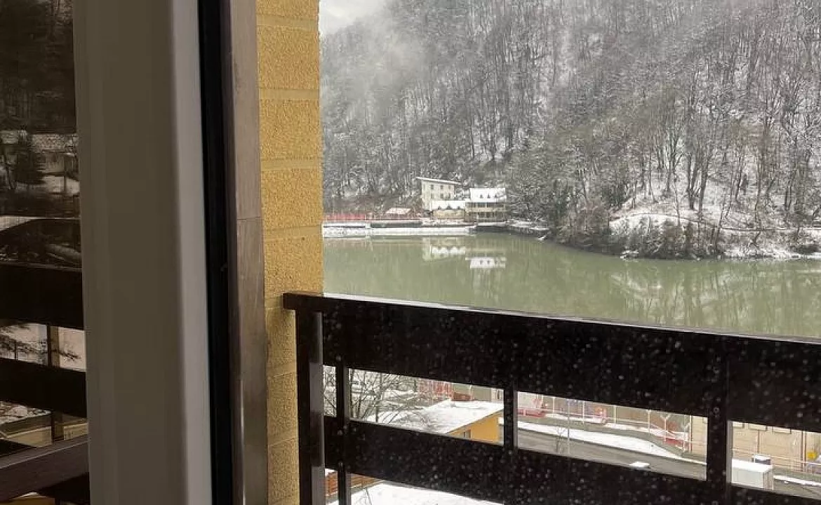 Красная поляна -вид на озеро и горы. Частный сектор Красная Поляна с видом на озеро и горы. Красная Поляна