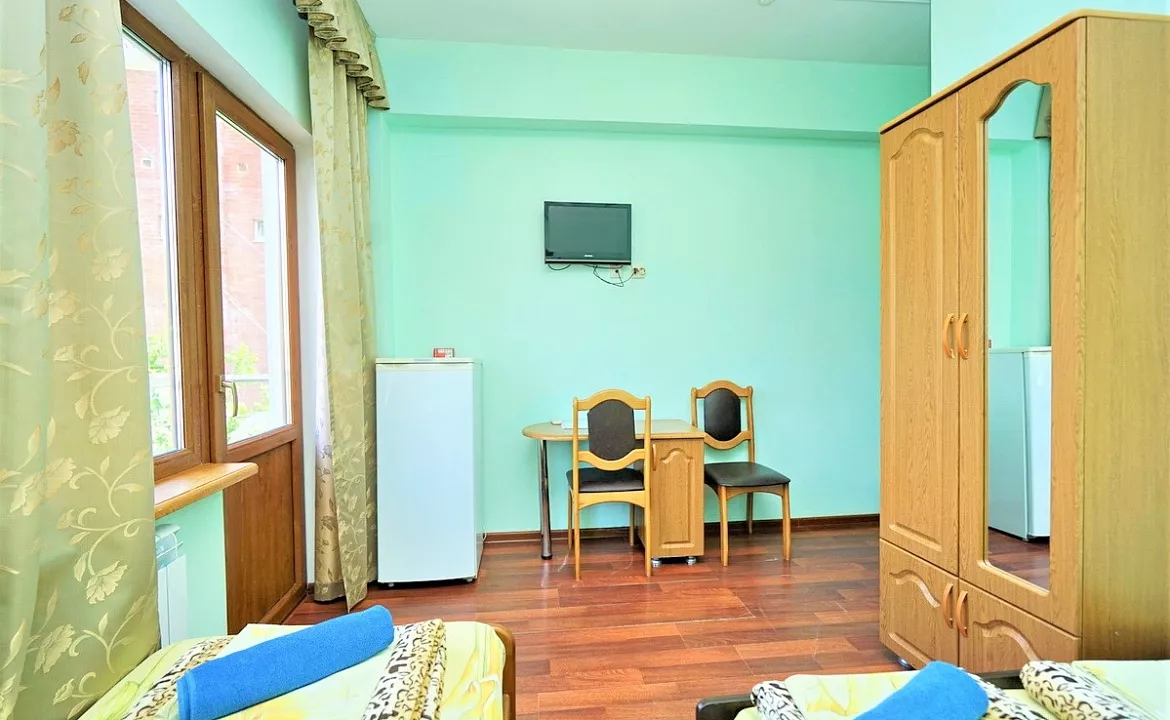 3-х местный номер стандарт. Гостевой дом Атлантис. Лазаревское