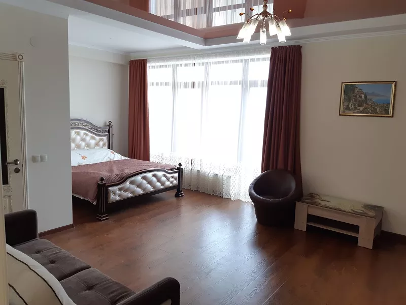 Номер люкс с балконом и видом на море. Коттедж «Алустон». Рыбачье