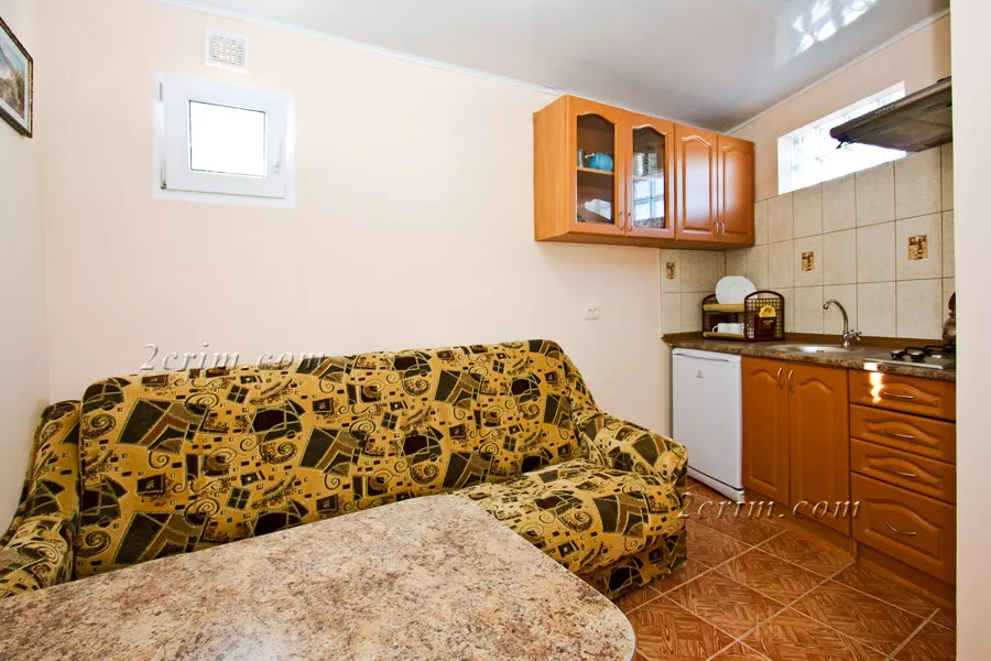 2-х комнатный 4-5-ти местный номер. Гостевой дом "Крымский кораблик". Орджоникидзе