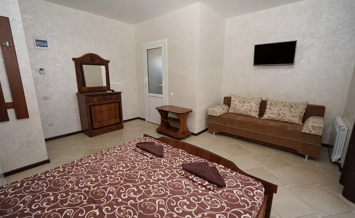 Номер на четверых с балконом . Гостевой дом Эвелина - Лазаревское. Лазаревское