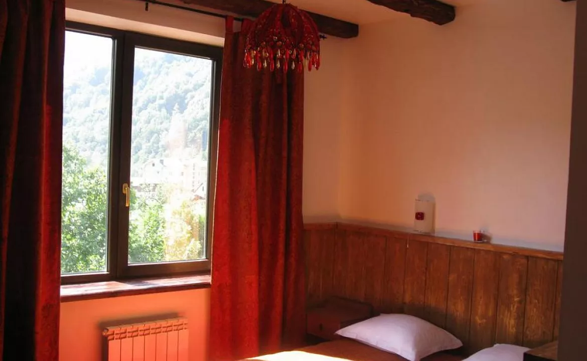 Апартаменты с тремя спальнями. Гостевой дом "Дон Шале". Красная Поляна