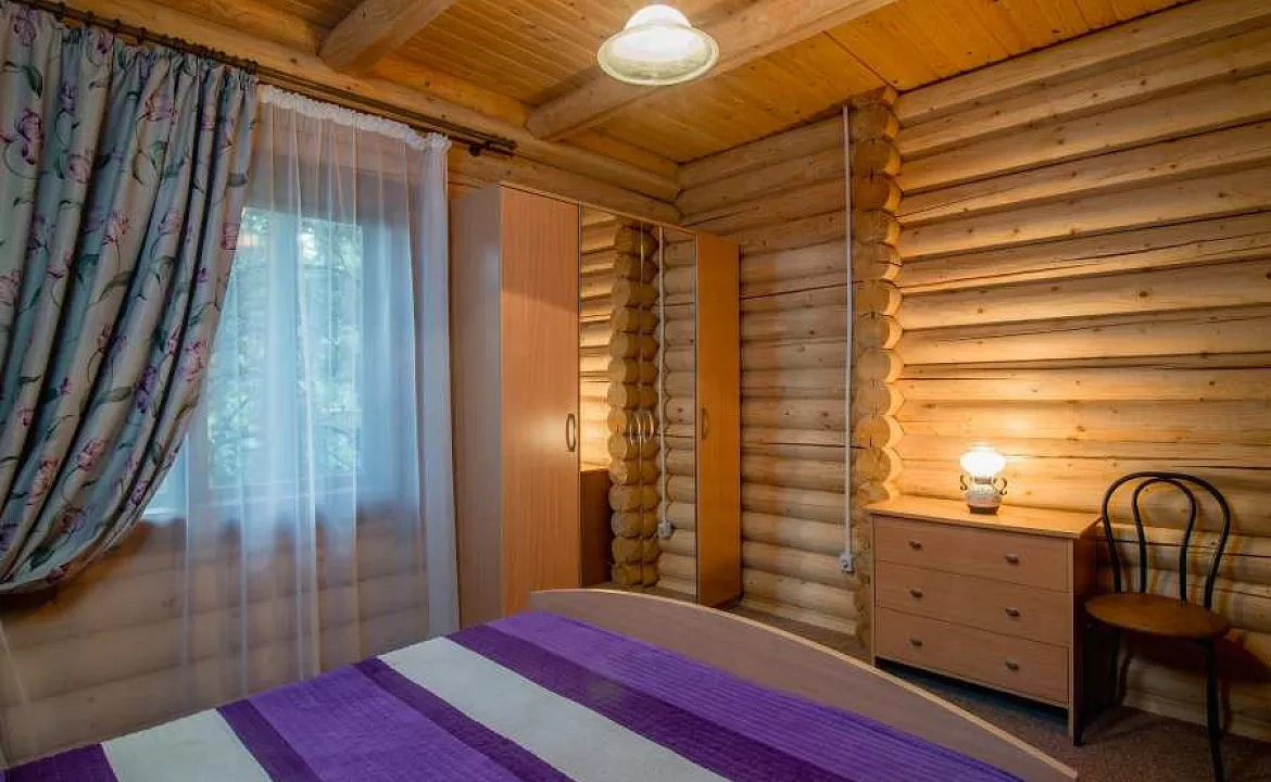 Коттедж-сруб двухкомнатный. Пансионат "Береговой". Малый Маяк