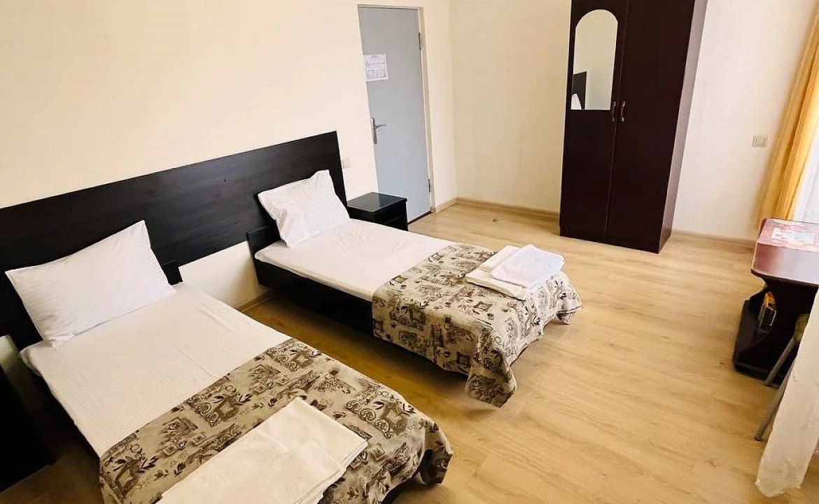 Стандартный Двухместный с доп. местом и балконом. Отель "Гермес" . Вардане