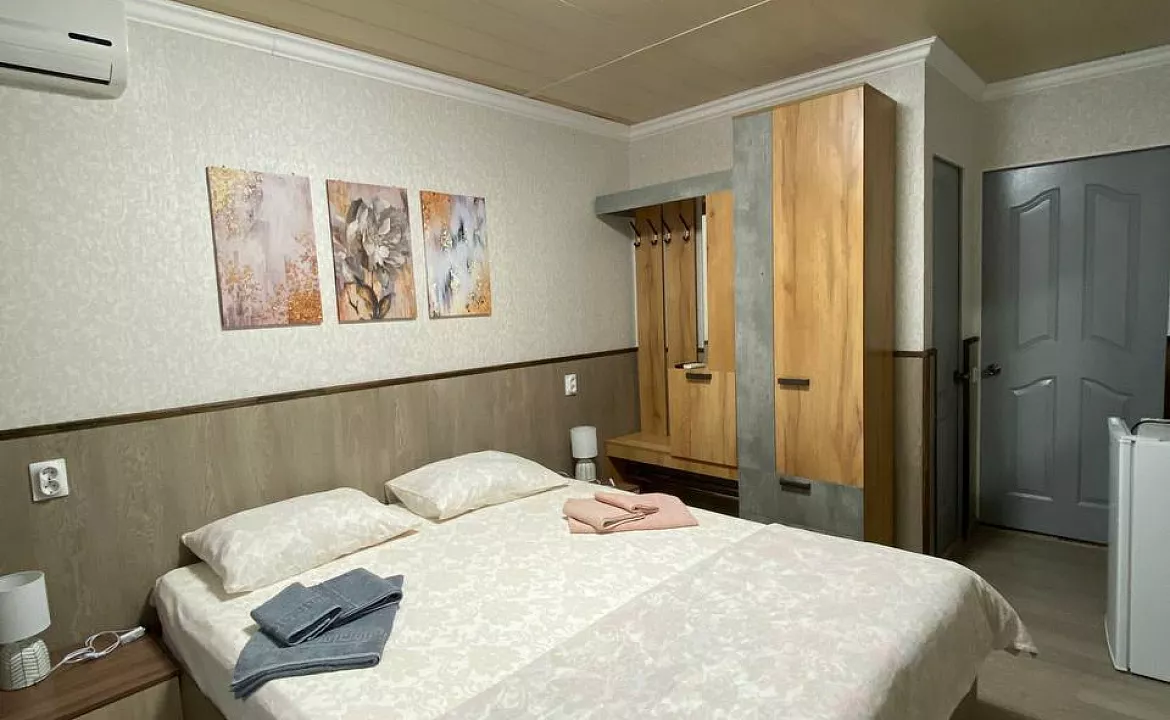 Двухместный первый этаж. Гостевой дом "Инжир". Новомихайловский Двухместный первый этаж. Гостевой дом "Инжир". Новомихайловский