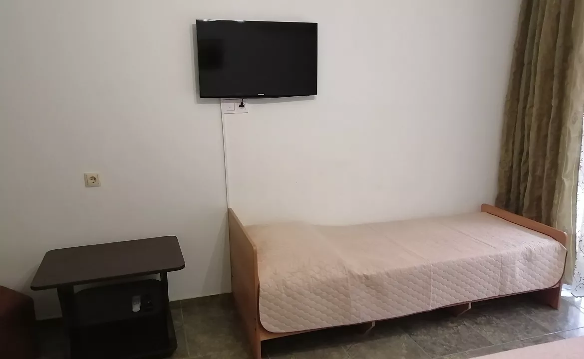 Четырёхместный номер на 2-м этаже. Гостевой дом "РОМАНТИКА". Лазаревское