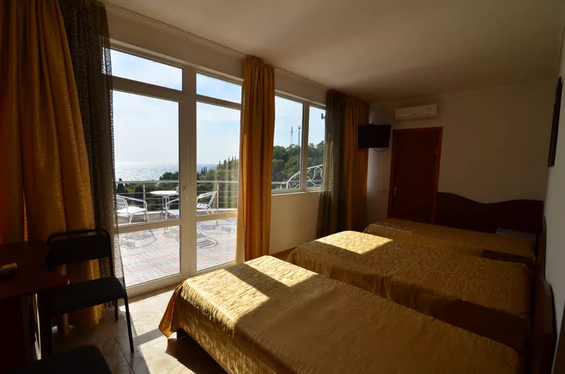 2-4-местный номер «Под облаками» вид на море. Вилла «Камилла». Лазурное