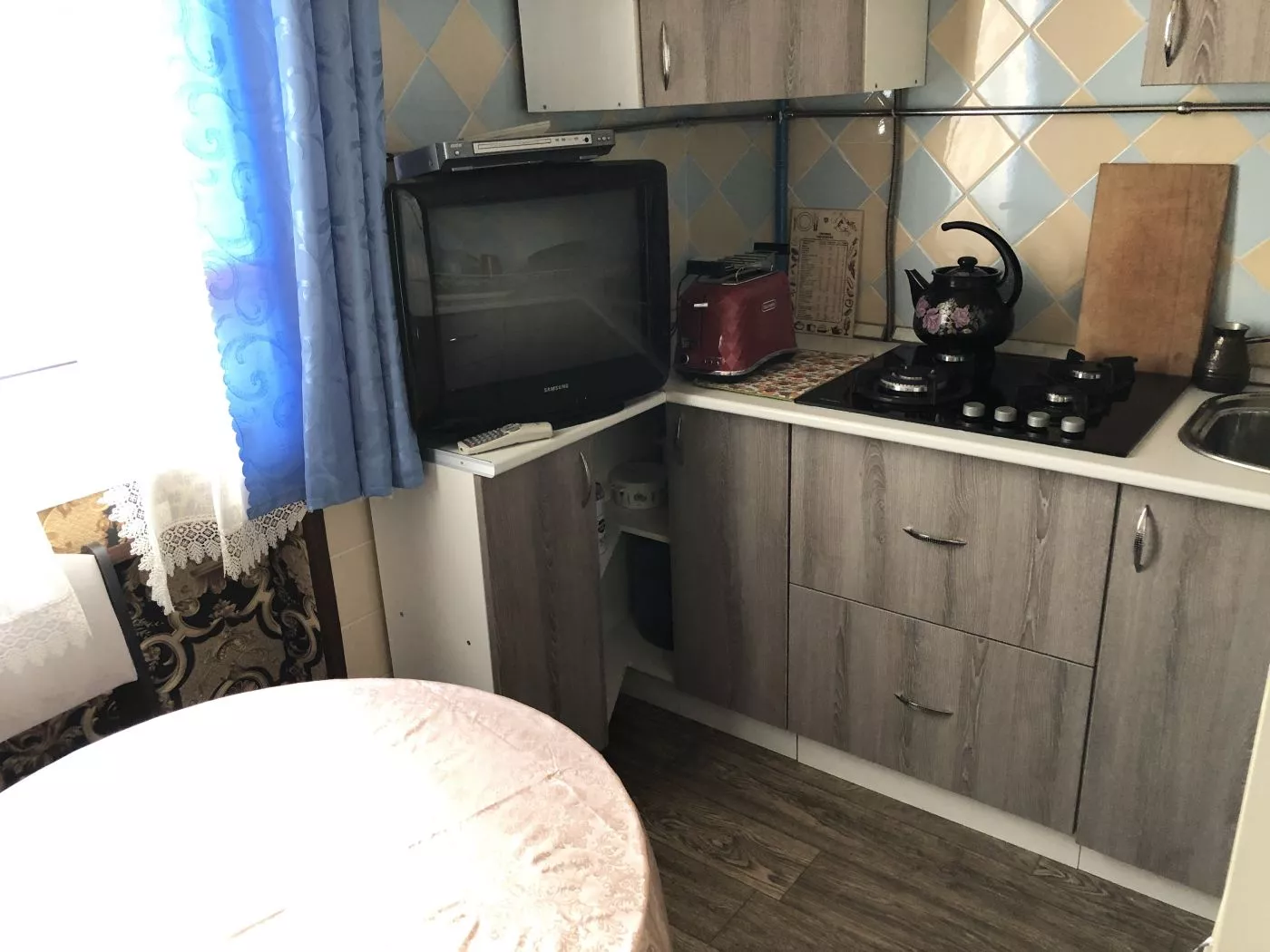 . Квартира в многоквартирном доме Двухкомнатная квартира у моря. Лазаревское