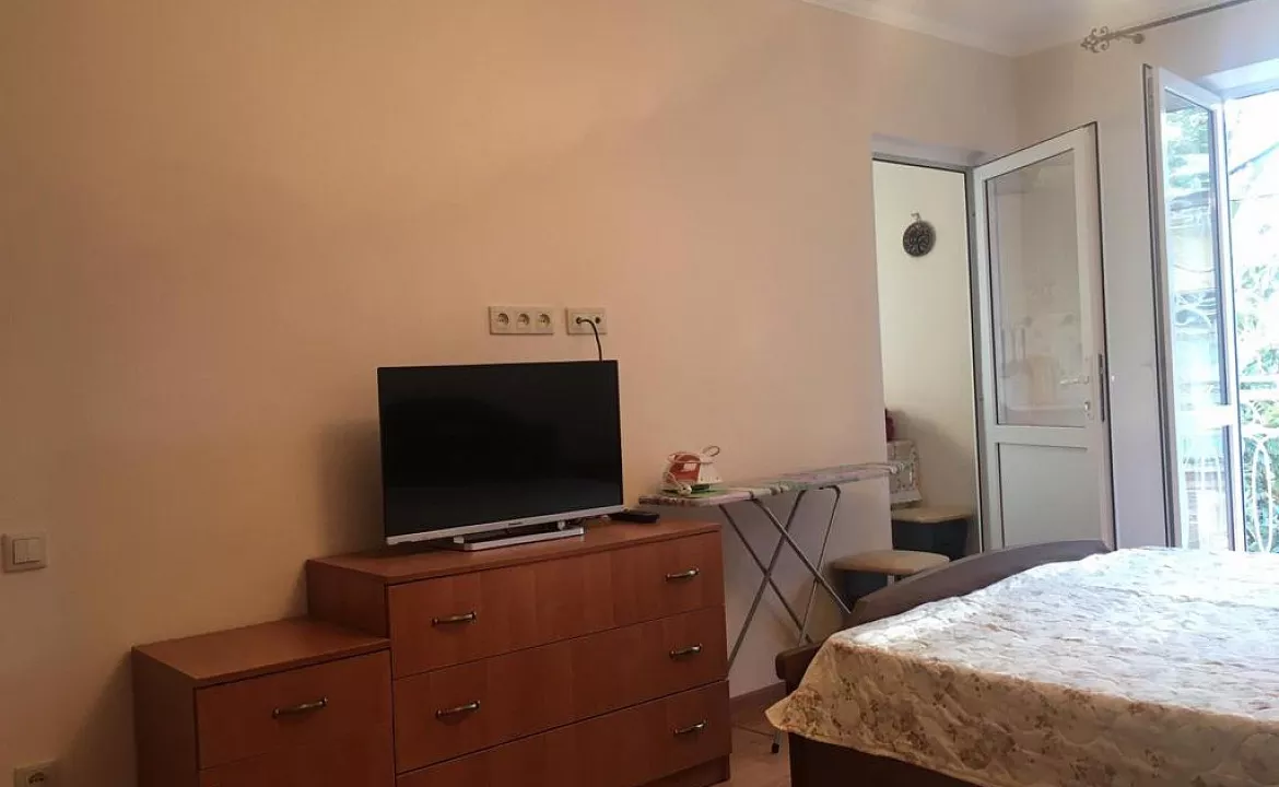 Однокомнатная квартира. Квартира в многоквартирном доме Однокомнатная квартира - Сухум. Сухум