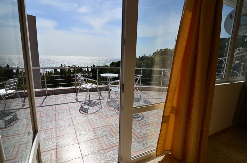 2-4-местный номер «Под облаками» вид на море. Вилла «Камилла». Лазурное