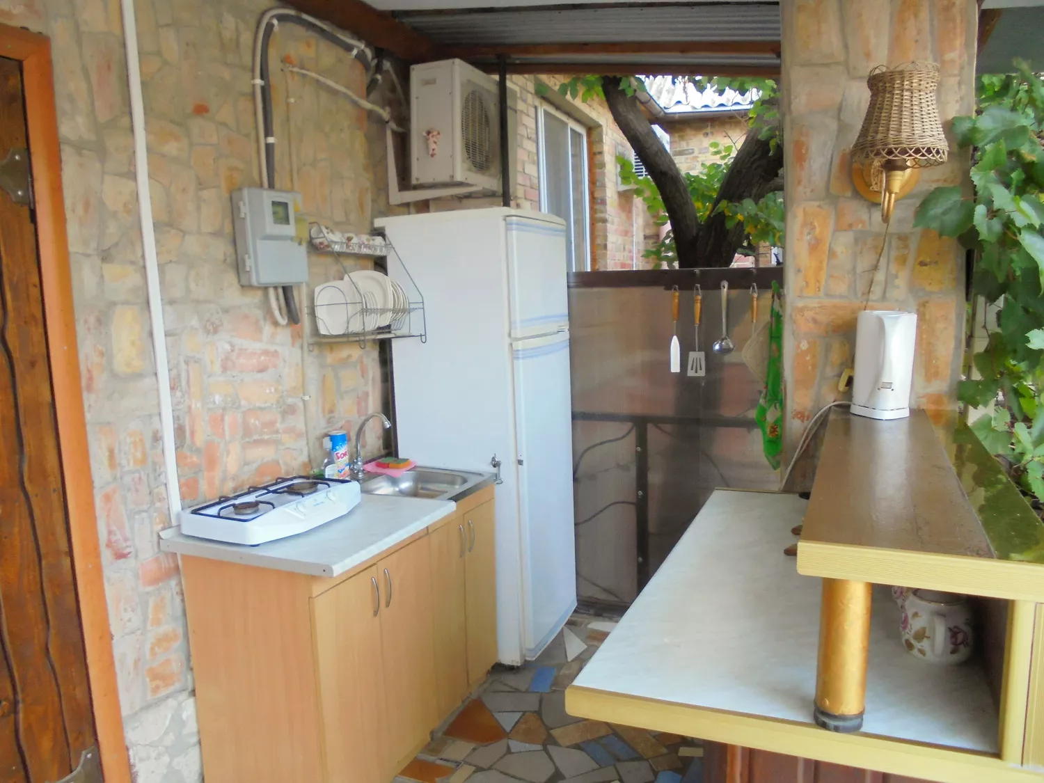 . Дом под ключ  Двухкомнатный домик с террасой на 3-7 человек.. Феодосия